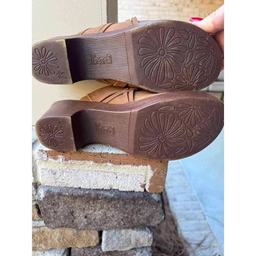 BOC Clogs-Size 9 - Picture 5 of 6